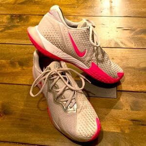Nike Court women’s size 9 tennis shoes hot pink/gray